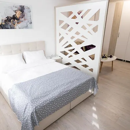 White شقة